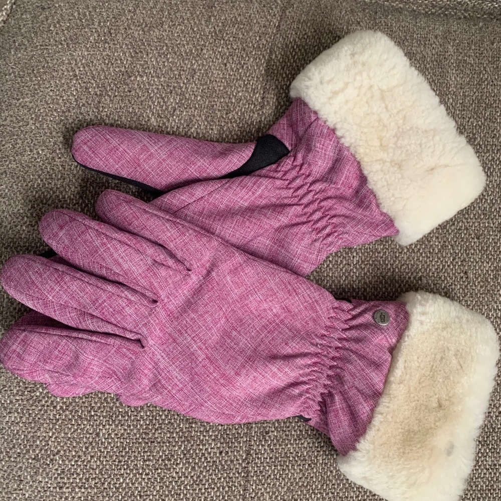 Ugg Gloves - image 3